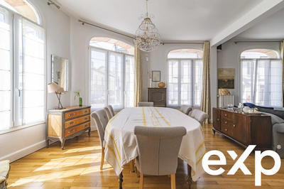 Maison - 216 m² - 8 pièces