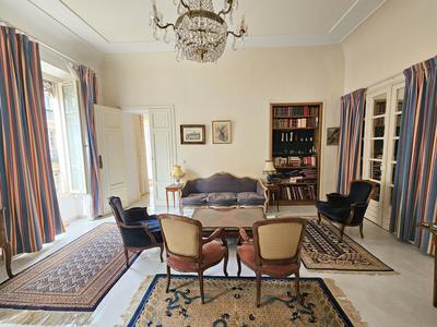 Appartement - 192 m² - 5 pièces