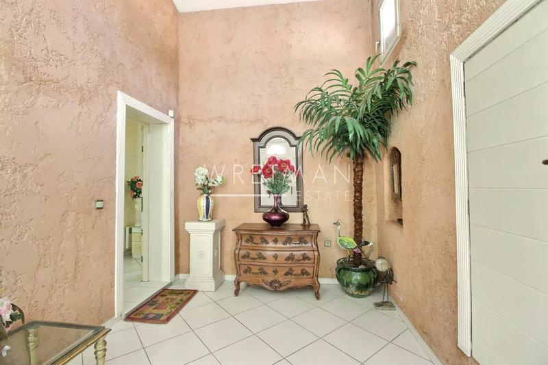 Maison - 256 m² - 8 pièces