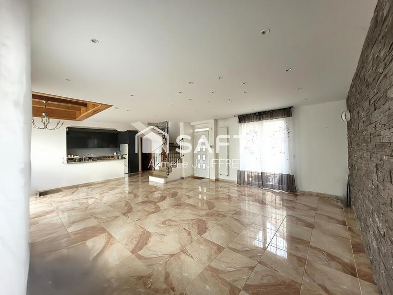 Maison - 158 m² - 6 pièces