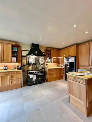 Maison - 550 m² - 16 pièces