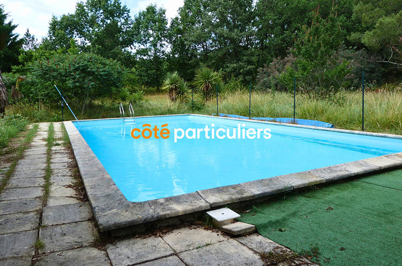 Maison - 384 m² - 8 pièces