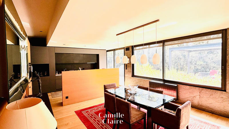 Maison - 240 m² - 5 pièces