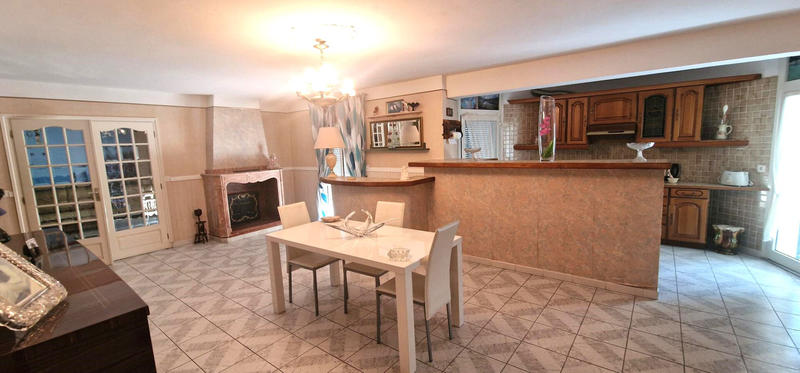 Maison - 398 m² - 11 pièces