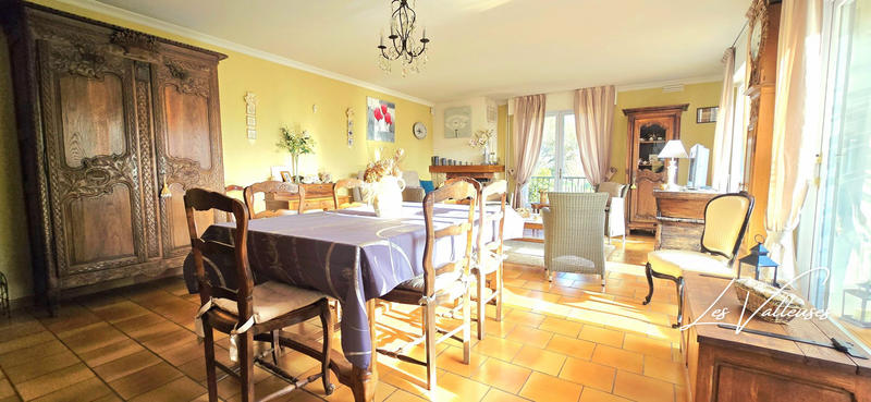 Maison traditionnelle - 185 m² - 8 pièces