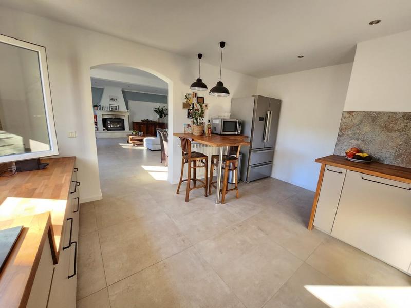 Maison - 200 m² - 8 pièces