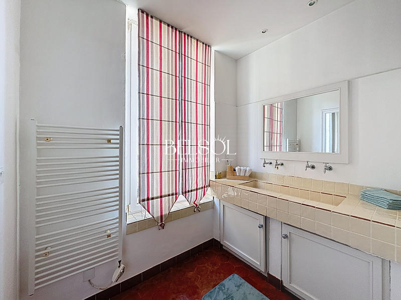 Maison - 458 m² - 7 pièces