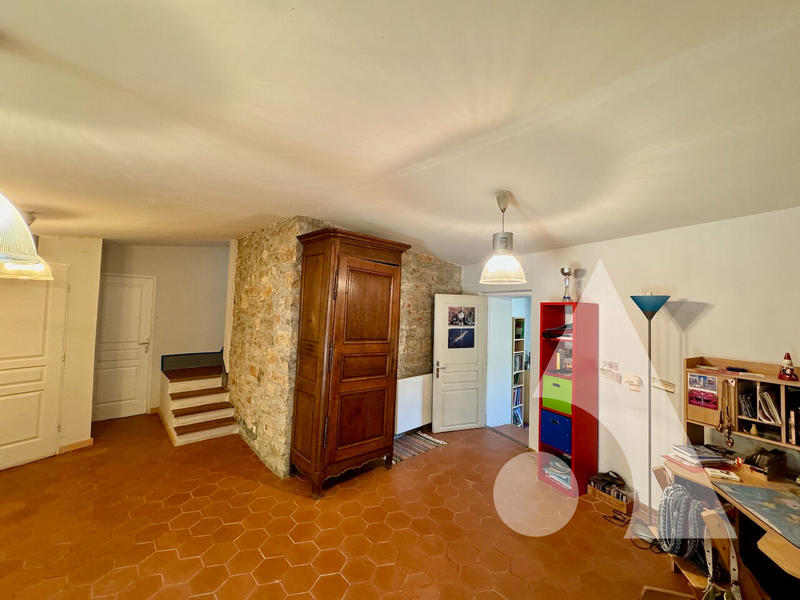 Maison - 250 m² - 11 pièces