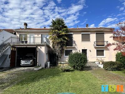 Maison - 210 m² - 9 pièces