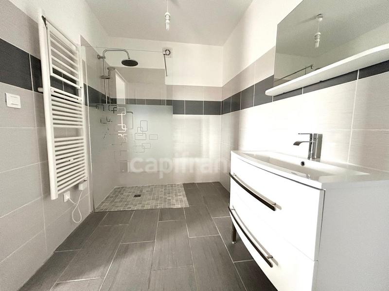 Maison - 180 m² - 8 pièces