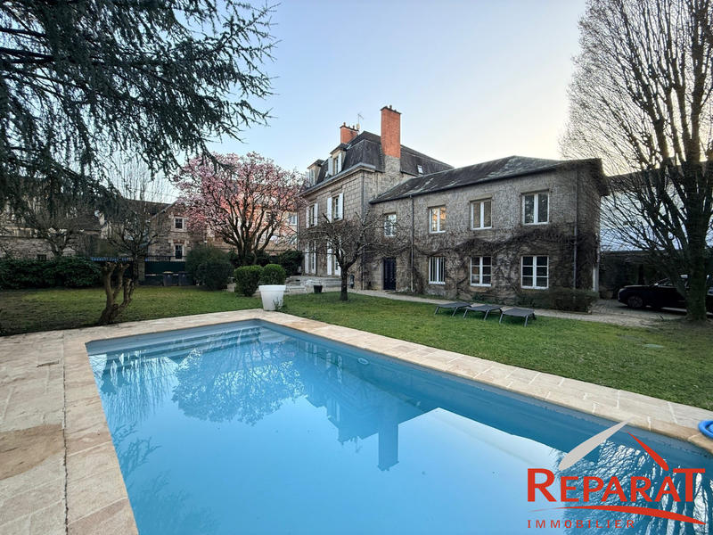 Maison - 280 m² - 7 pièces