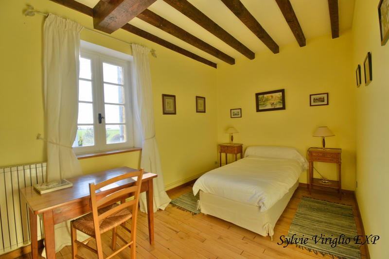 Maison - 207 m² - 6 pièces