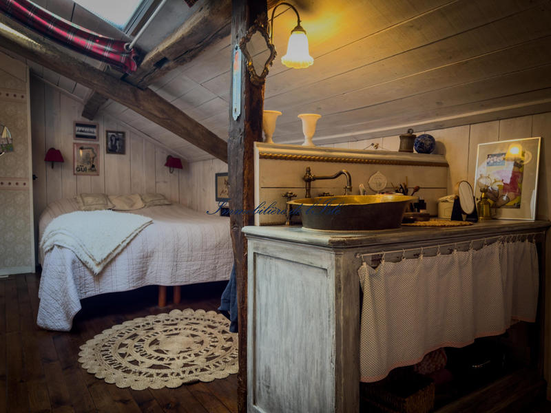 Maison - 220 m² - 9 pièces