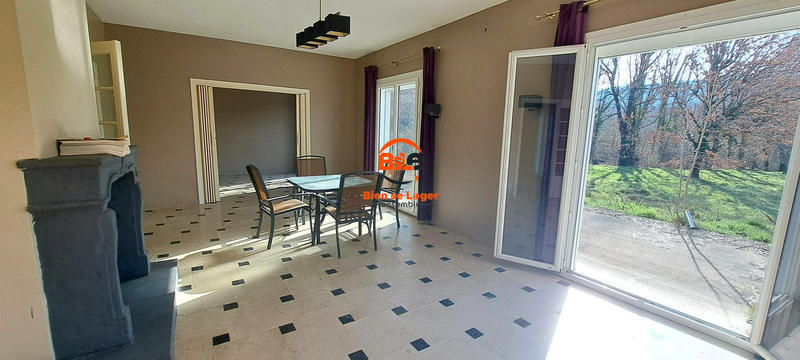 Maison - 235 m² - 8 pièces