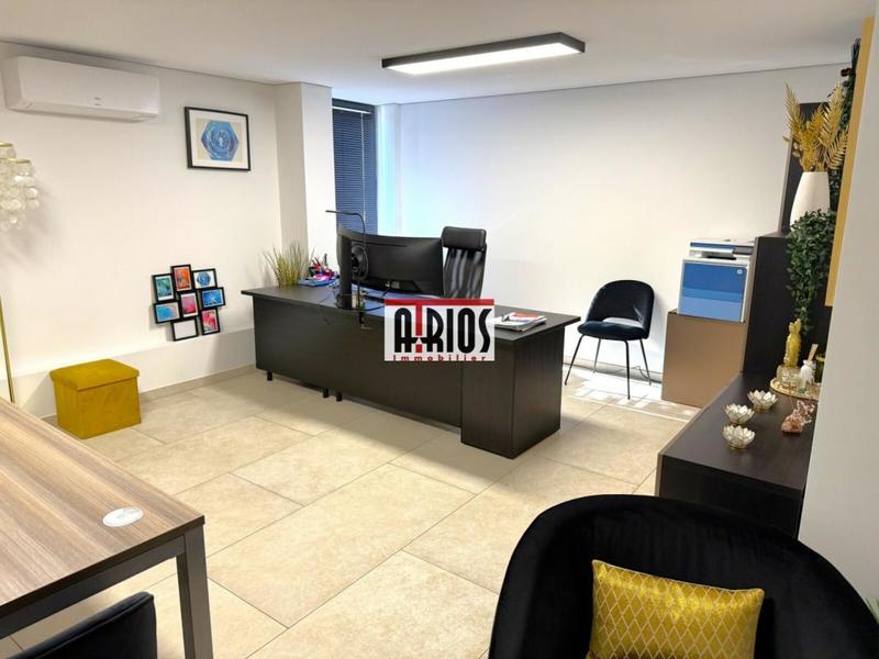 Bureau - 492 m²