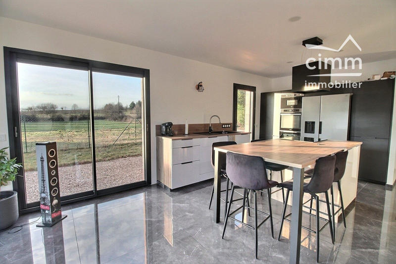 Villa - 111 m² - 4 pièces