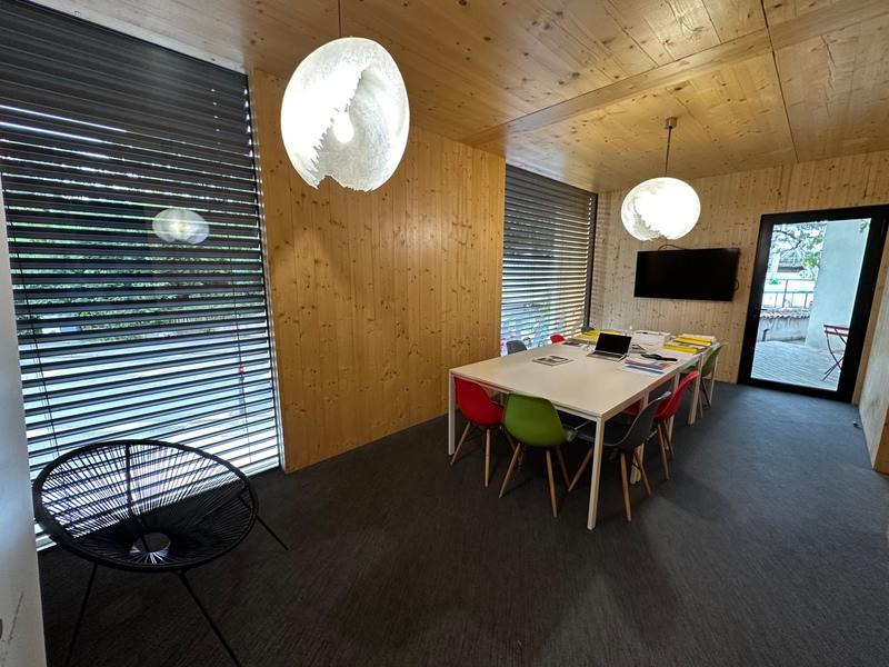 Local d'activité / Entrepôt - 125 m² - 6 pièces