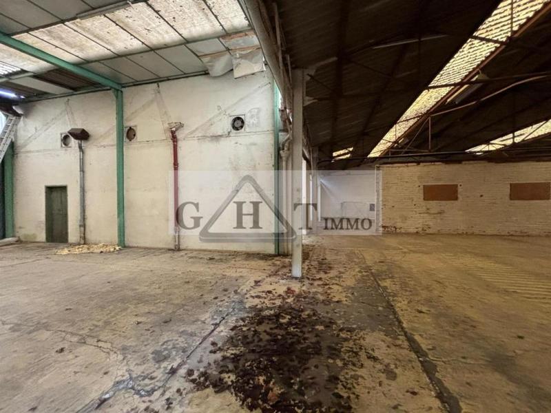 Entrepôt - 1 075 m²