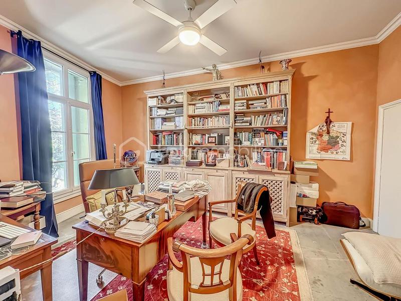 Propriété - 320 m² - 12 pièces