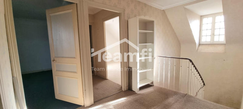 Maison - 245 m² - 7 pièces