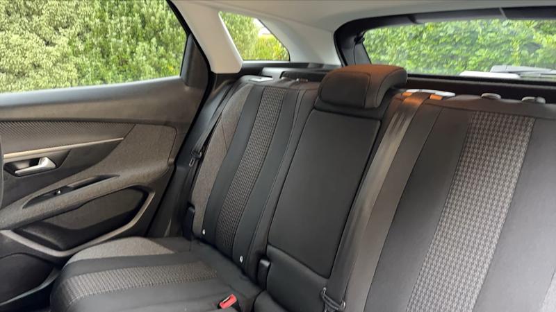 Peugeot 3008 1.5 BlueHDi 130 Active Business