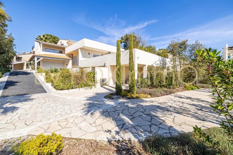 Villa - 555 m² - 16 pièces