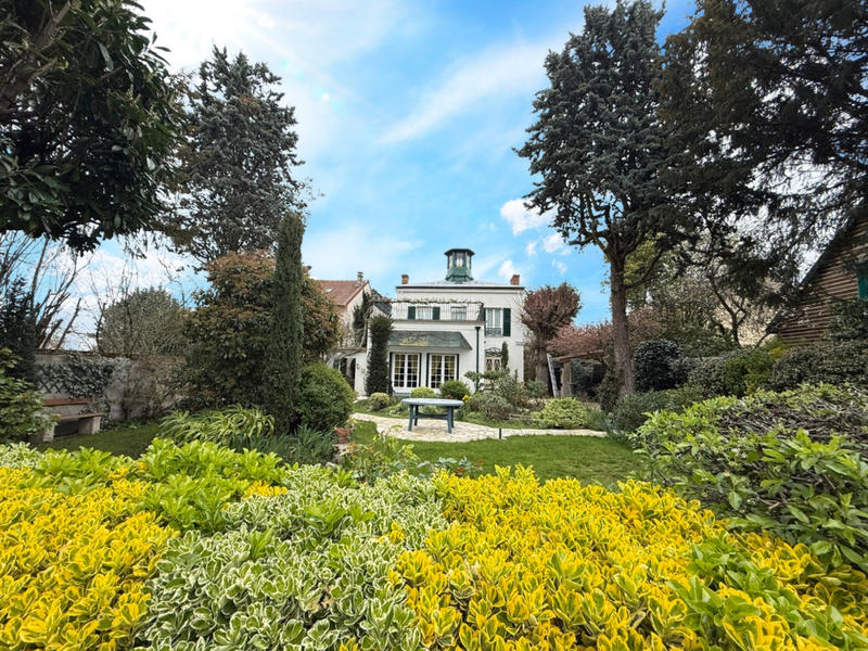 Maison - 165 m² - 9 pièces