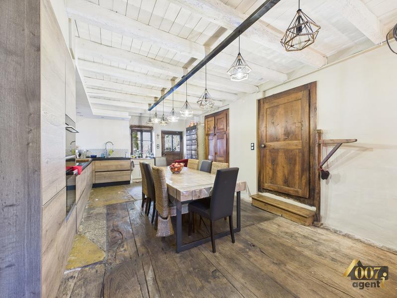 Maison - 225 m² - 8 pièces