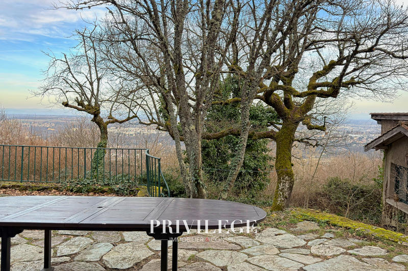 Maison - 220 m² - 7 pièces