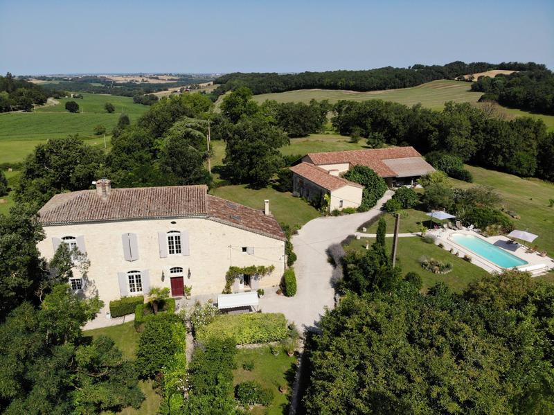 Maison - 285 m² - 6 pièces