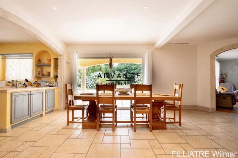 Maison - 210 m² - 5 pièces