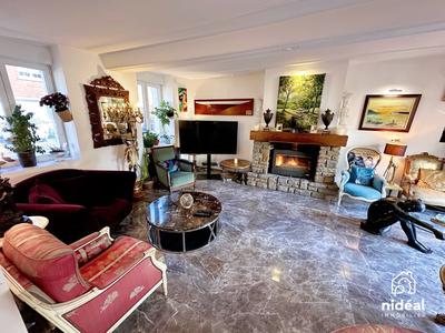 Maison - 205 m² - 7 pièces