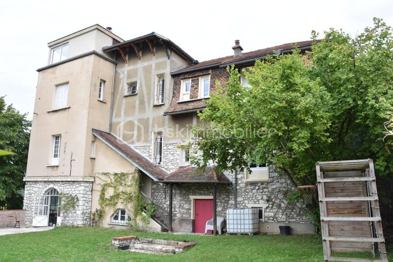 Demeure - 225 m² - 8 pièces