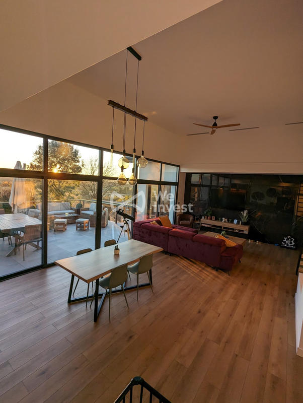 Maison - 260 m² - 6 pièces