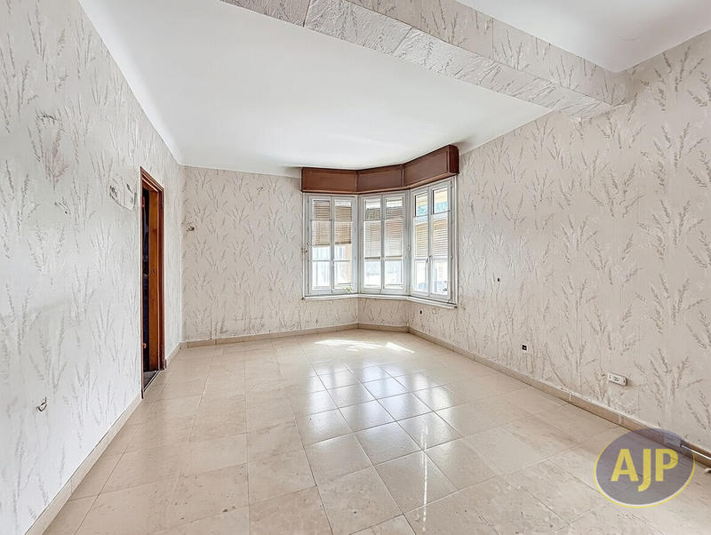 Maison - 186 m² - 5 pièces