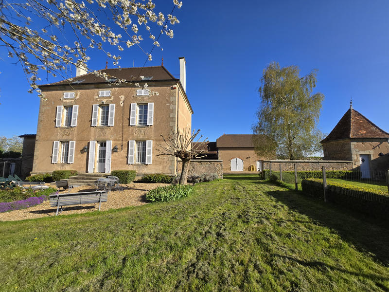 Maison - 274 m² - 11 pièces