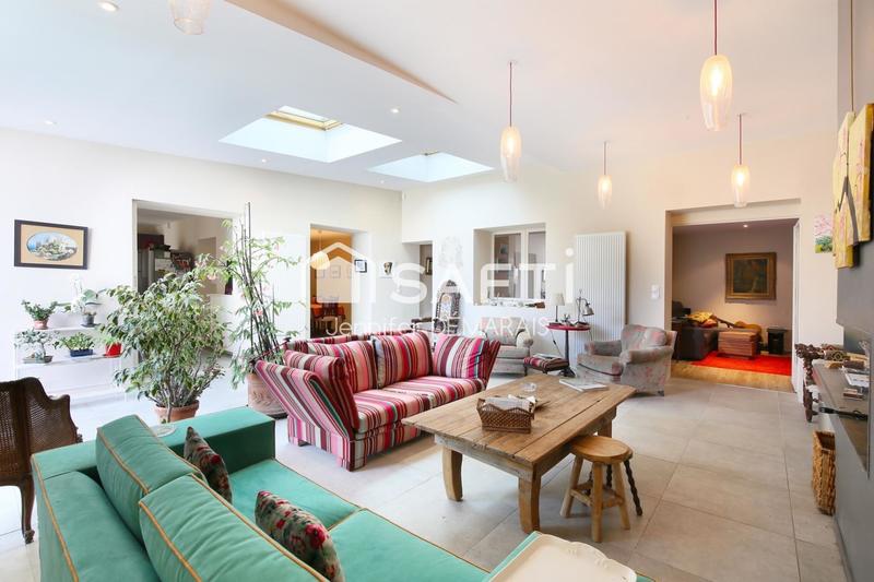 Maison - 276 m² - 10 pièces