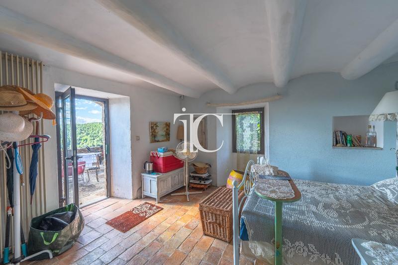 Maison - 350 m² - 11 pièces