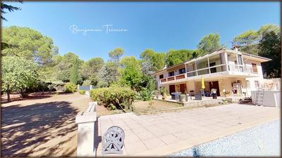 Maison - 204 m² - 7 pièces