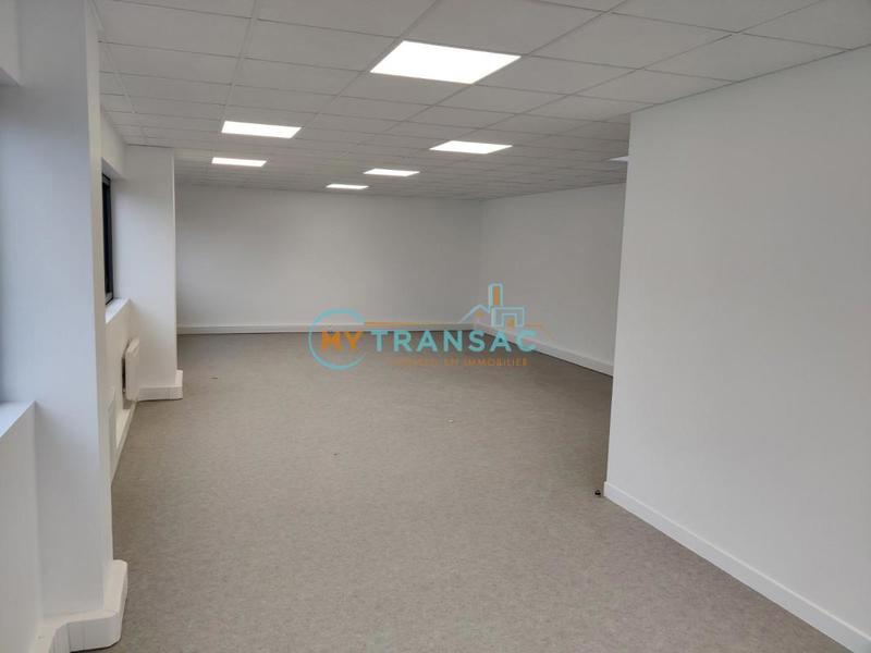 Local d'activités - 374 m²