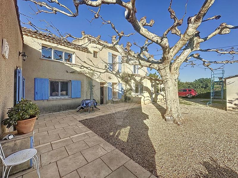 Mas - 300 m² - 12 pièces