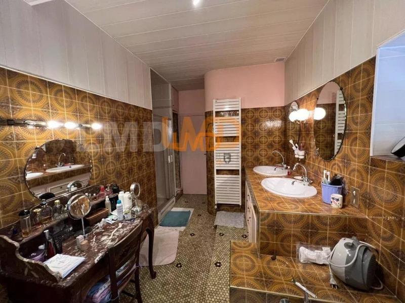 Villa - 237 m² - 8 pièces