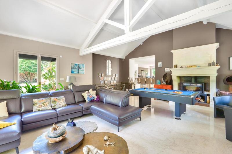 Propriété - 307 m² - 9 pièces