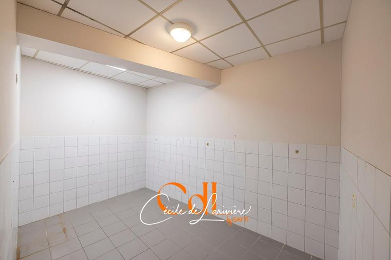 Local commercial - 126 m² - 2 pièces