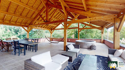 Maison - 223 m² - 8 pièces