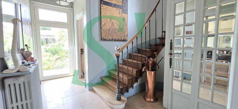 Maison bourgeoise - 200 m² - 8 pièces