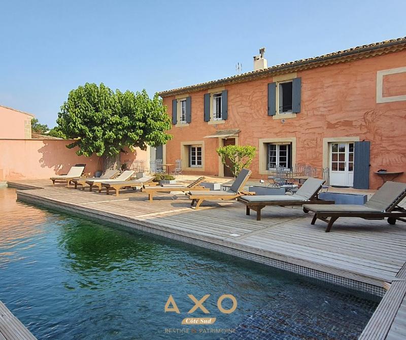 Mas - 1 000 m² - 14 pièces