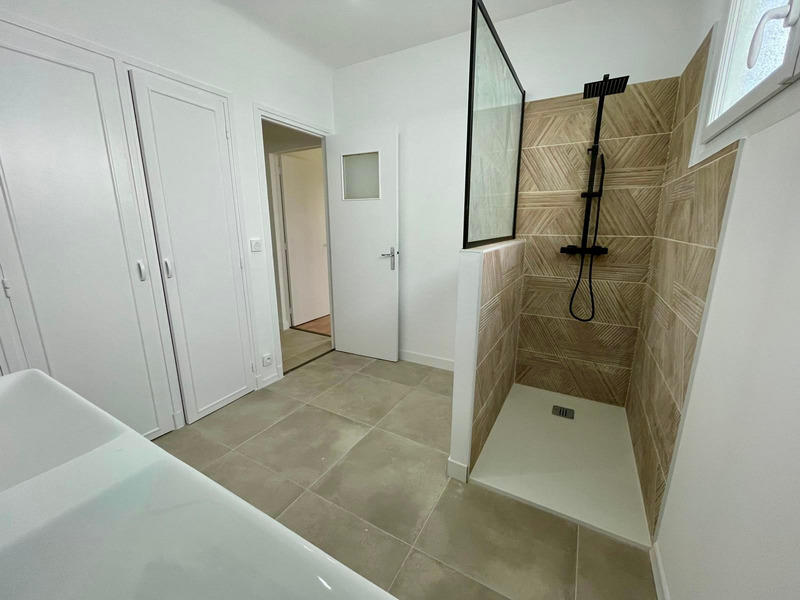 Maison - 201 m² - 8 pièces