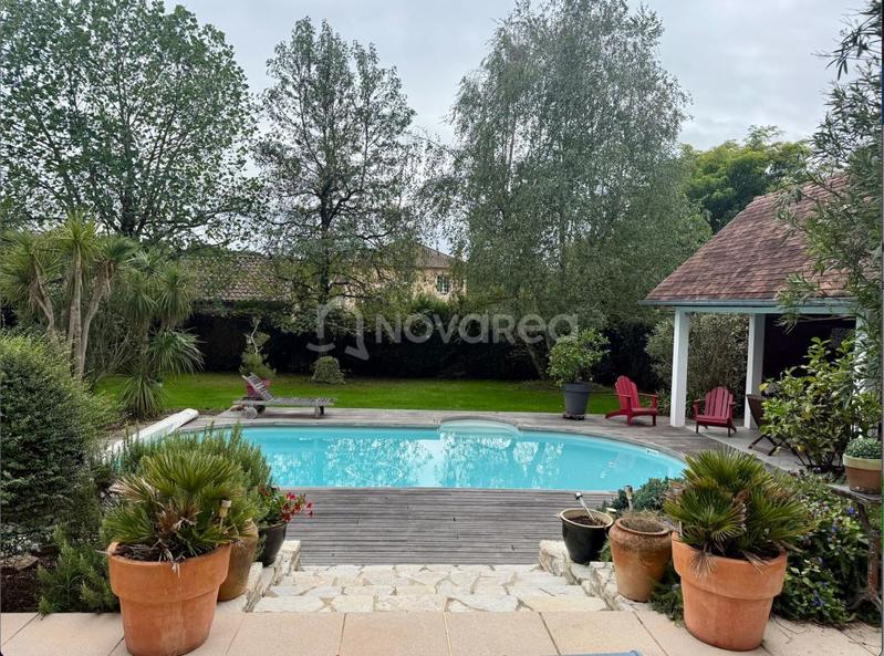 Villa - 285 m² - 8 pièces