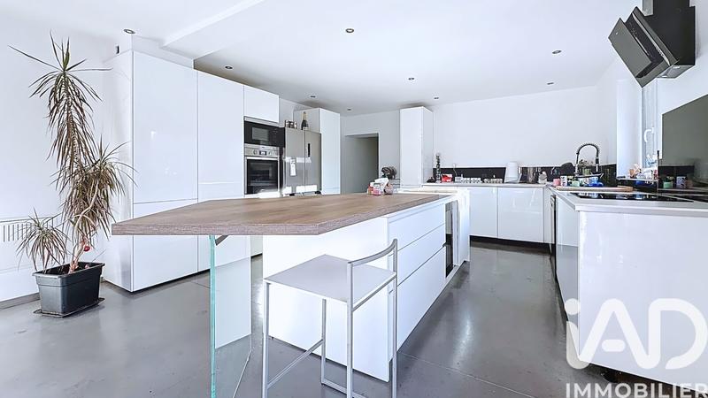 Maison - 280 m² - 9 pièces